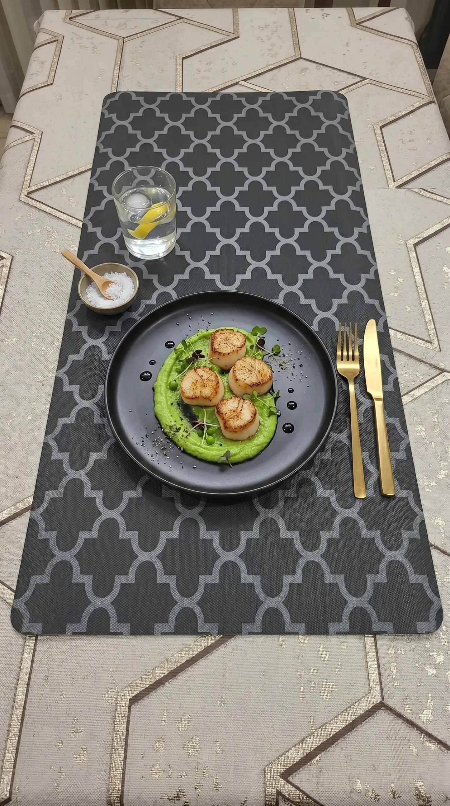 Black Geometric Anti-Slip Dining Table Mat